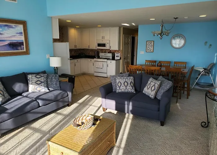 Ocean View Family Condo: Beach Block Retreat